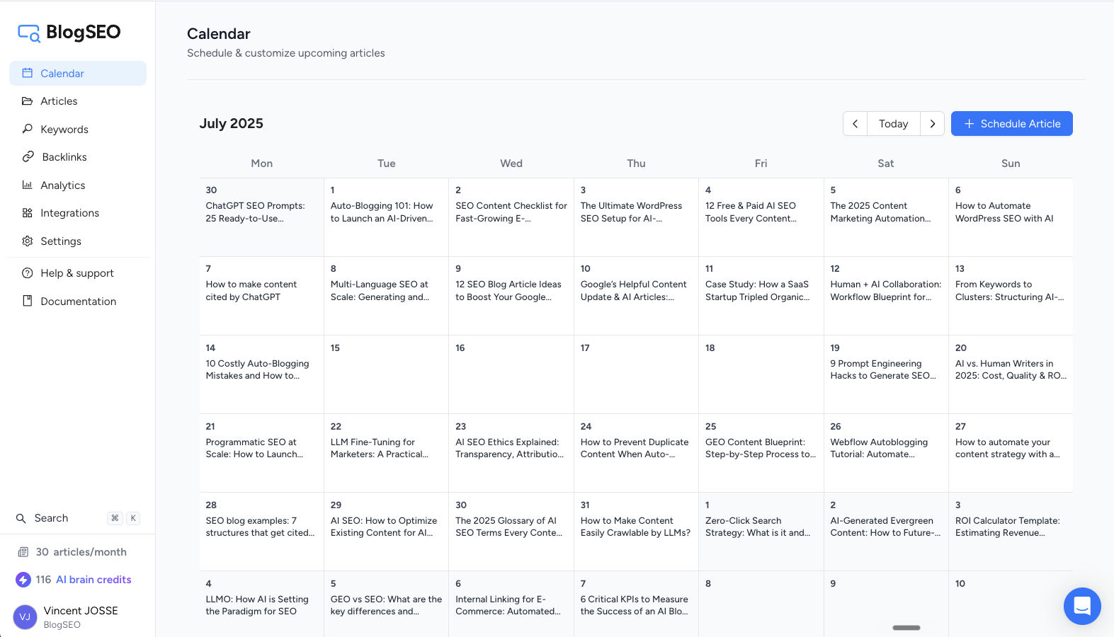 Illustration of BlogSEO’s dashboard showing AI-generated articles scheduled on a calendar, with automatic internal link suggestions highlighted.